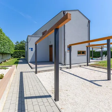 House Irina F - Pool Private Vikendica *